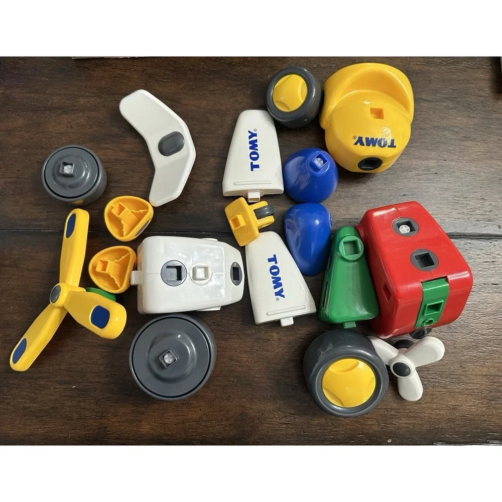 Vintage TOMY Constructables Vehicles #3950 Motorized Building Playset Complete
